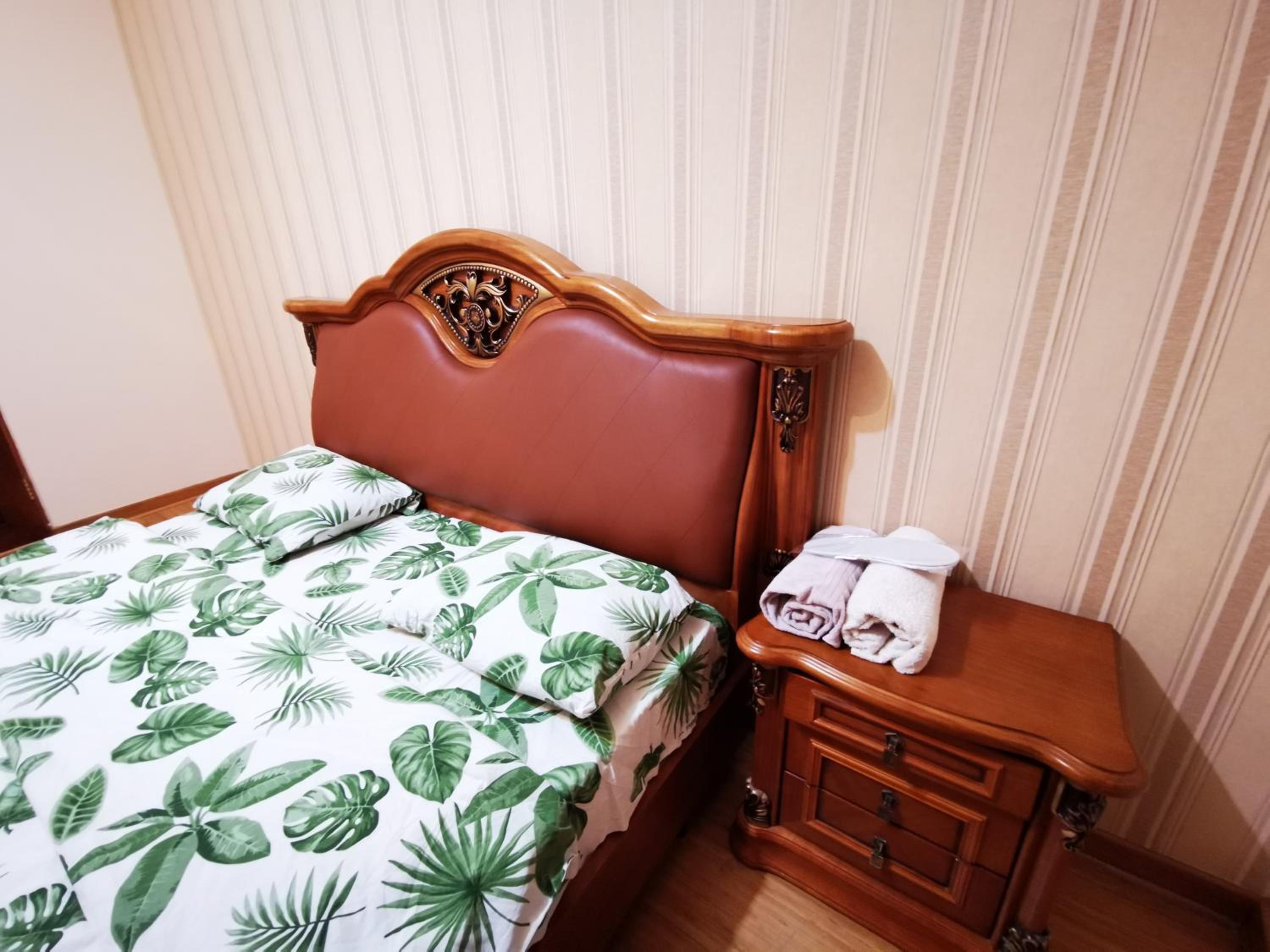 City Center, Comfortable and Sunny 2 Bedroom Nearby Republic Square