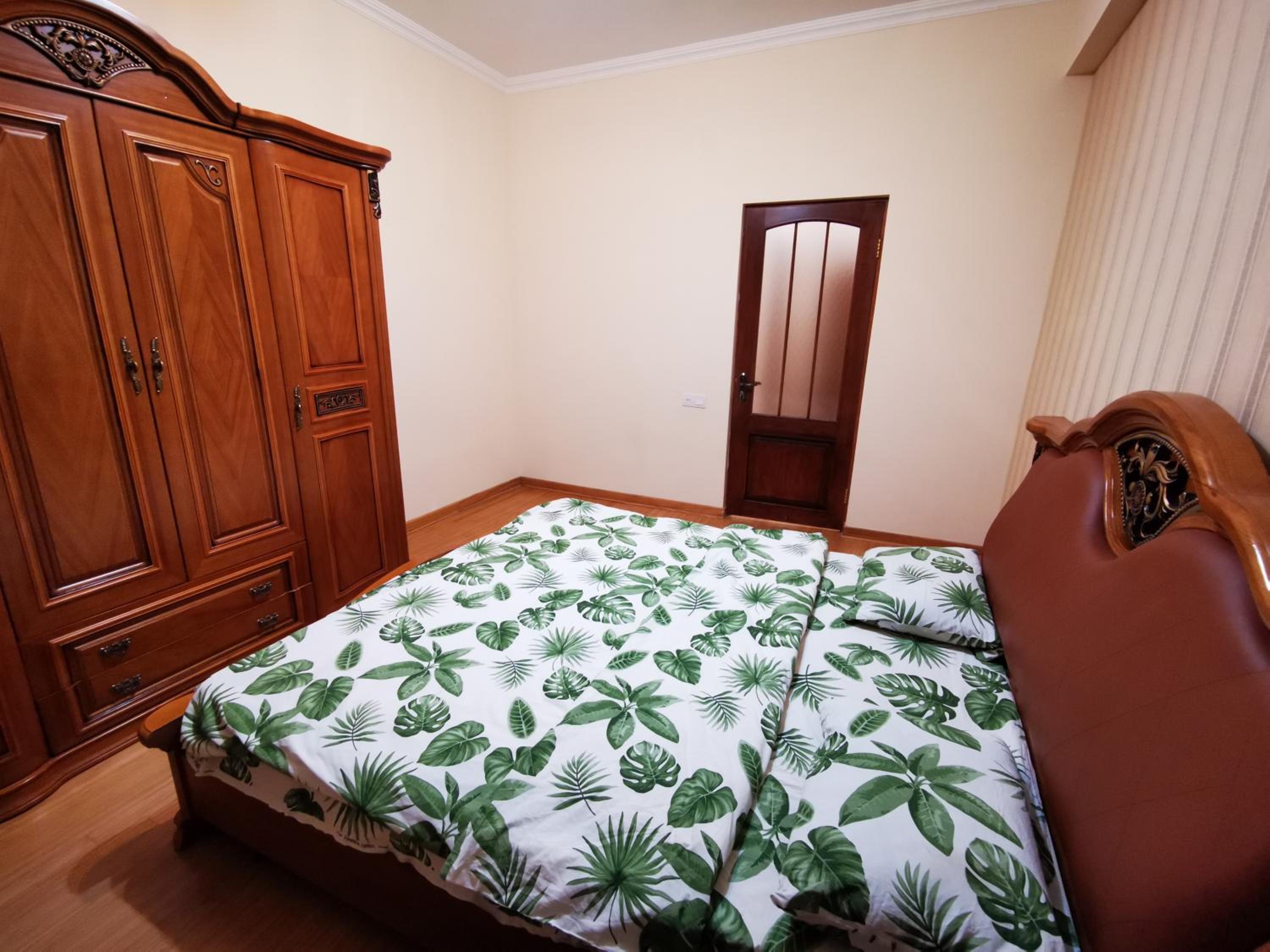 City Center, Comfortable and Sunny 2 Bedroom Nearby Republic Square