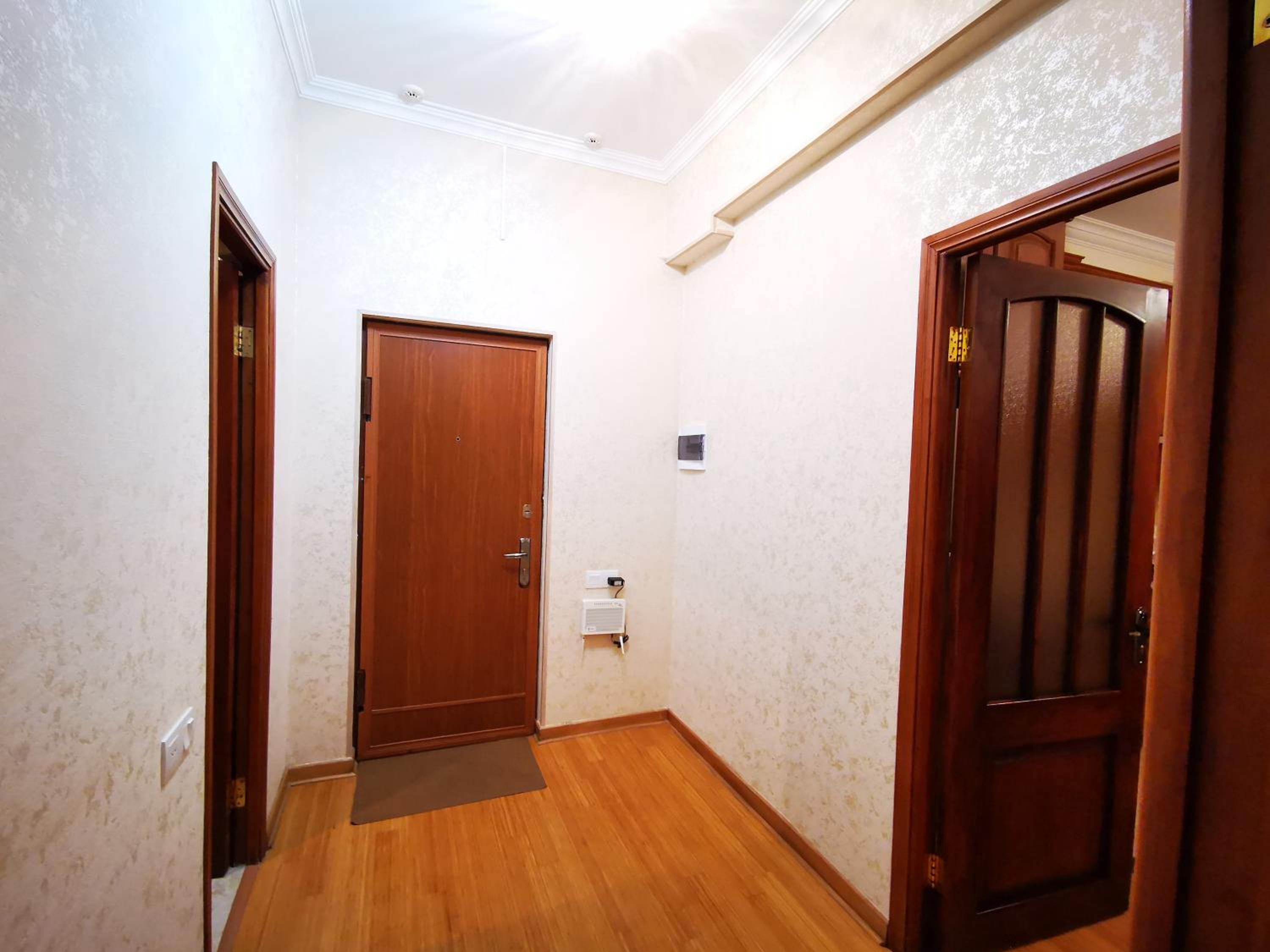 City Center, Comfortable and Sunny 2 Bedroom Nearby Republic Square
