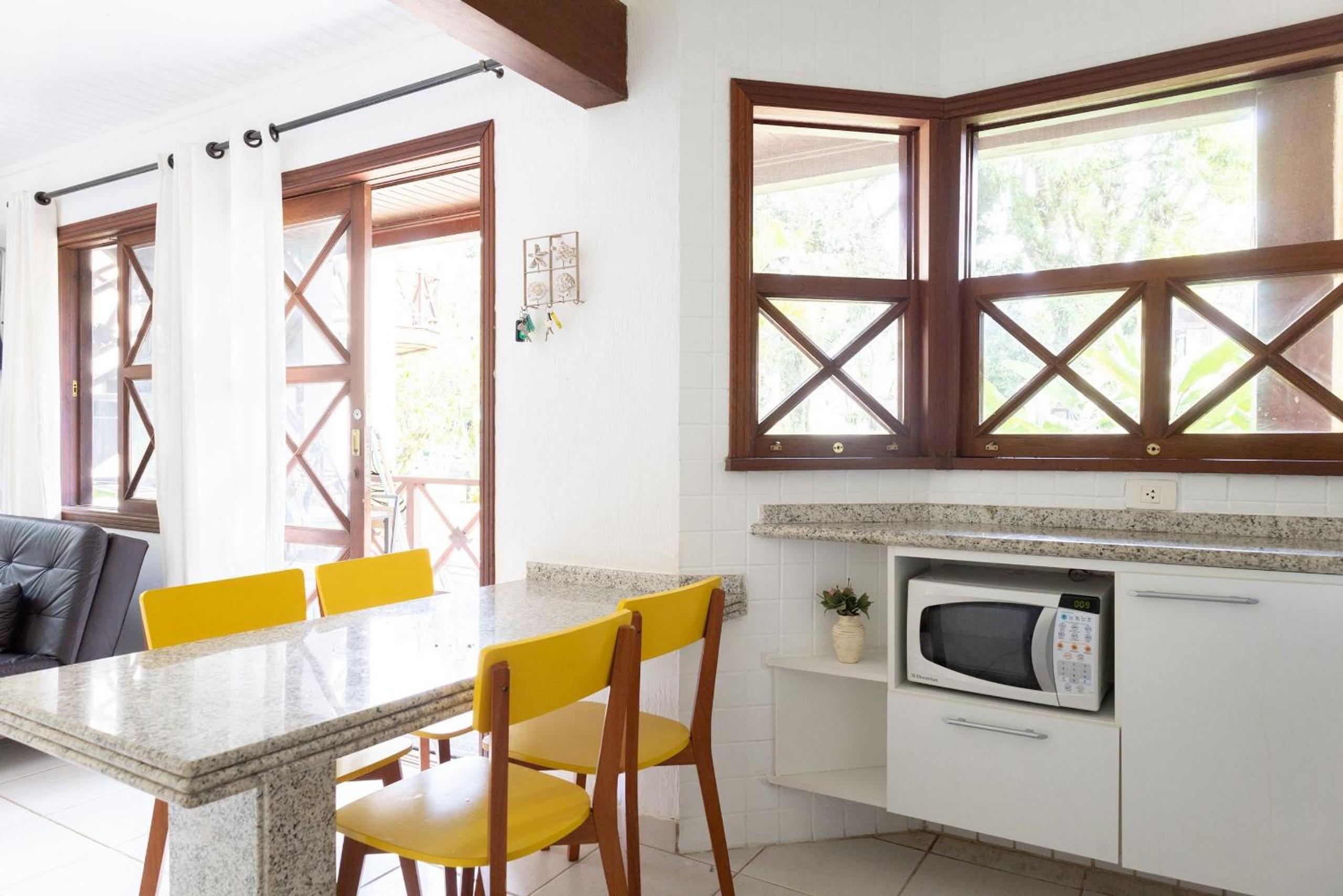 Flats de 1 e 2 dorm a 50m da Praia Maresias - Cond Lazer Completo