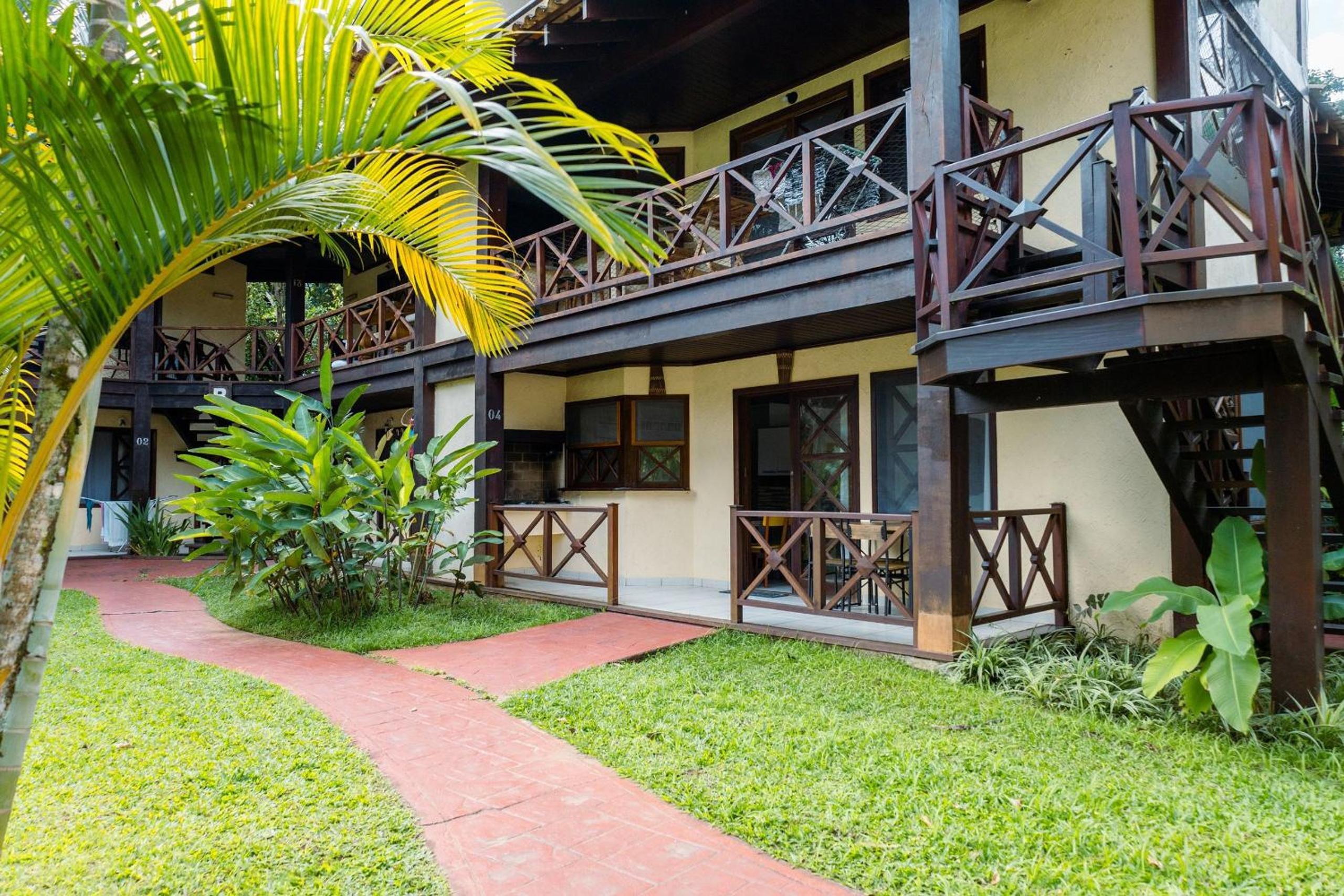 Flats de 1 e 2 dorm a 50m da Praia Maresias - Cond Lazer Completo