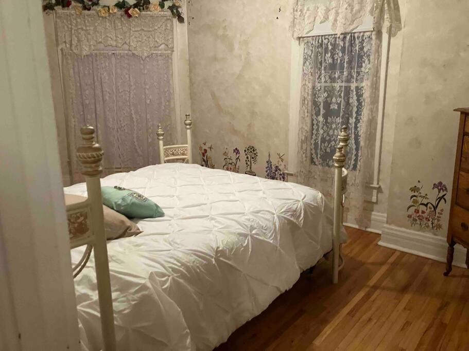 Charming Upstairs 2 Bdrm view 2