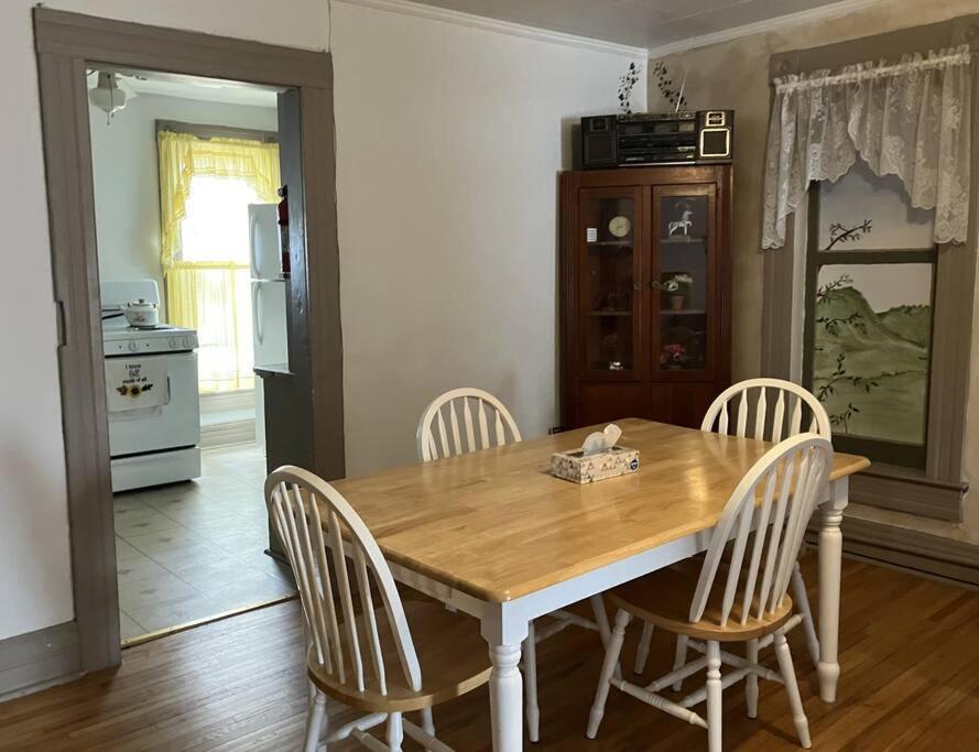 Charming Upstairs 2 Bdrm view 3