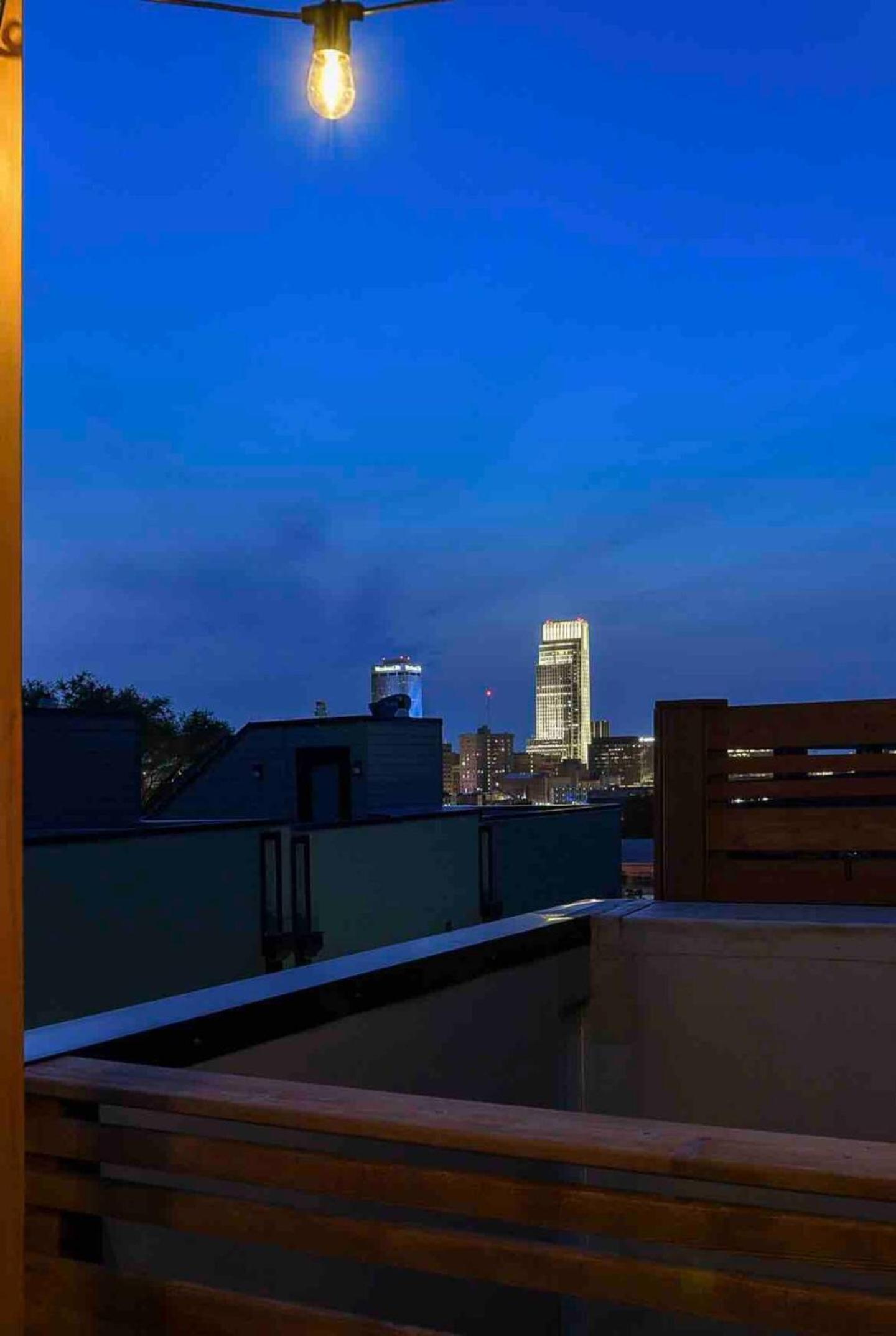 Modern Townhome Near Downtown walk to CWS! view 3