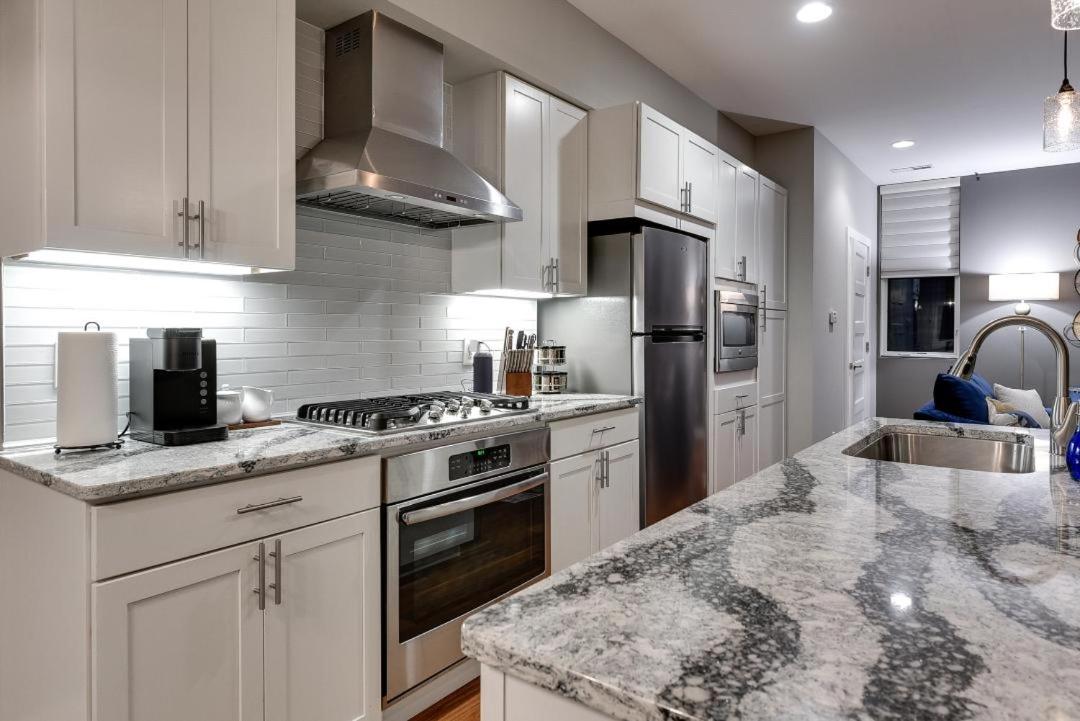 Modern Townhome Near Downtown walk to CWS! view 2