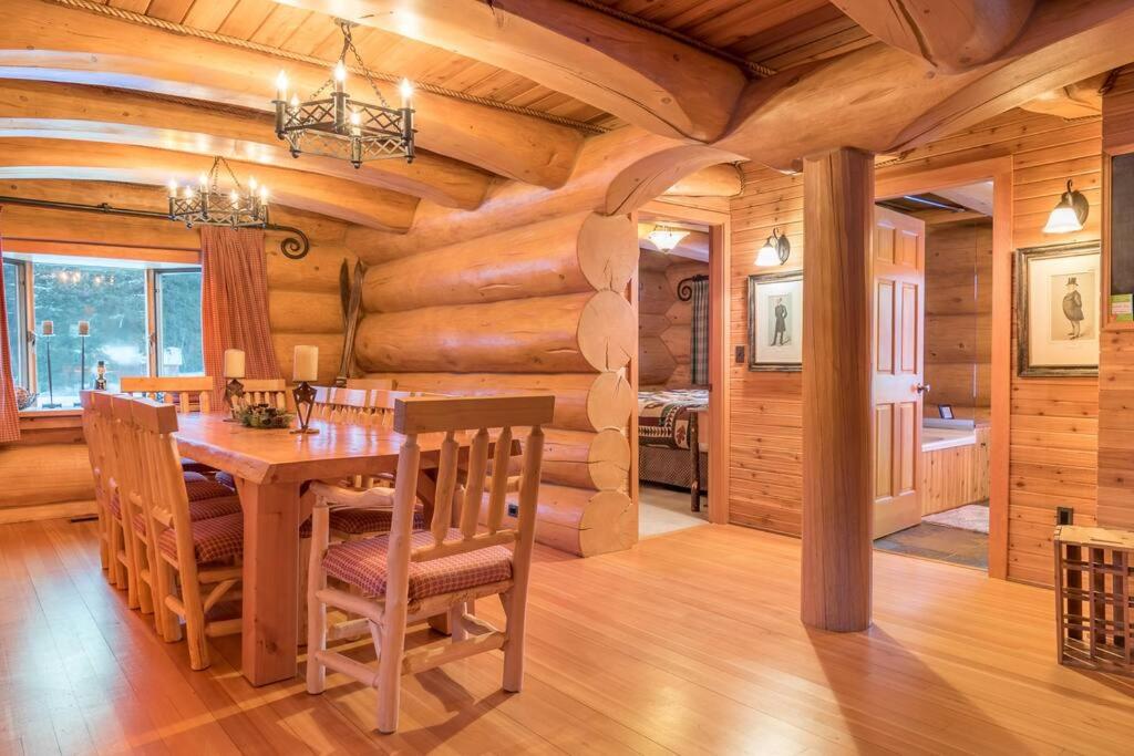 Revelstoke House Luxury Log House at Base of Resort