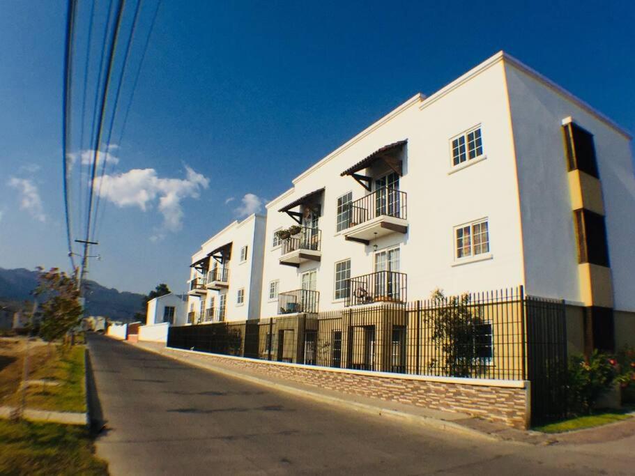 Paseo de la Arboleda apartamento view 2