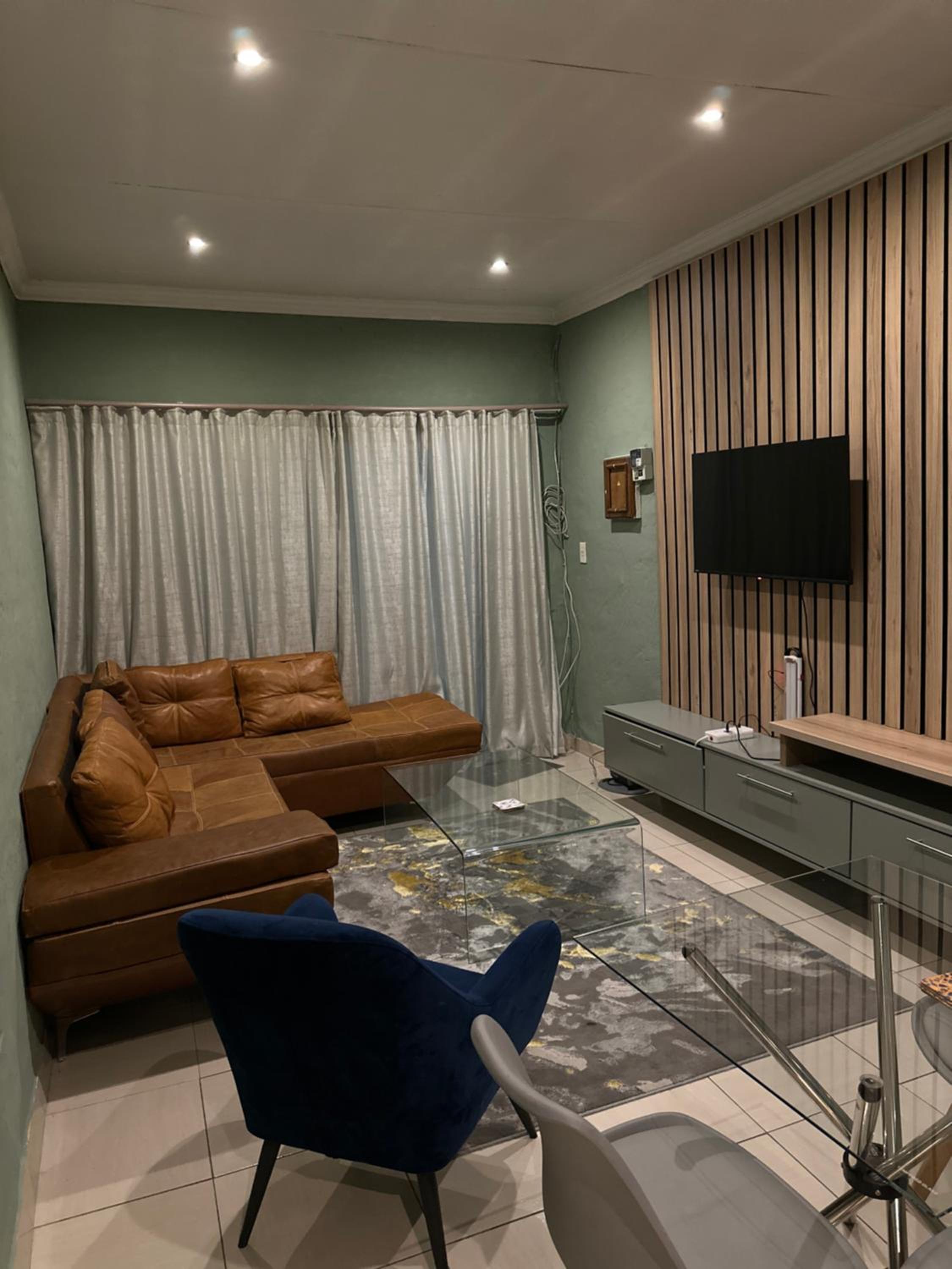 Silverton Private Apartment view 3