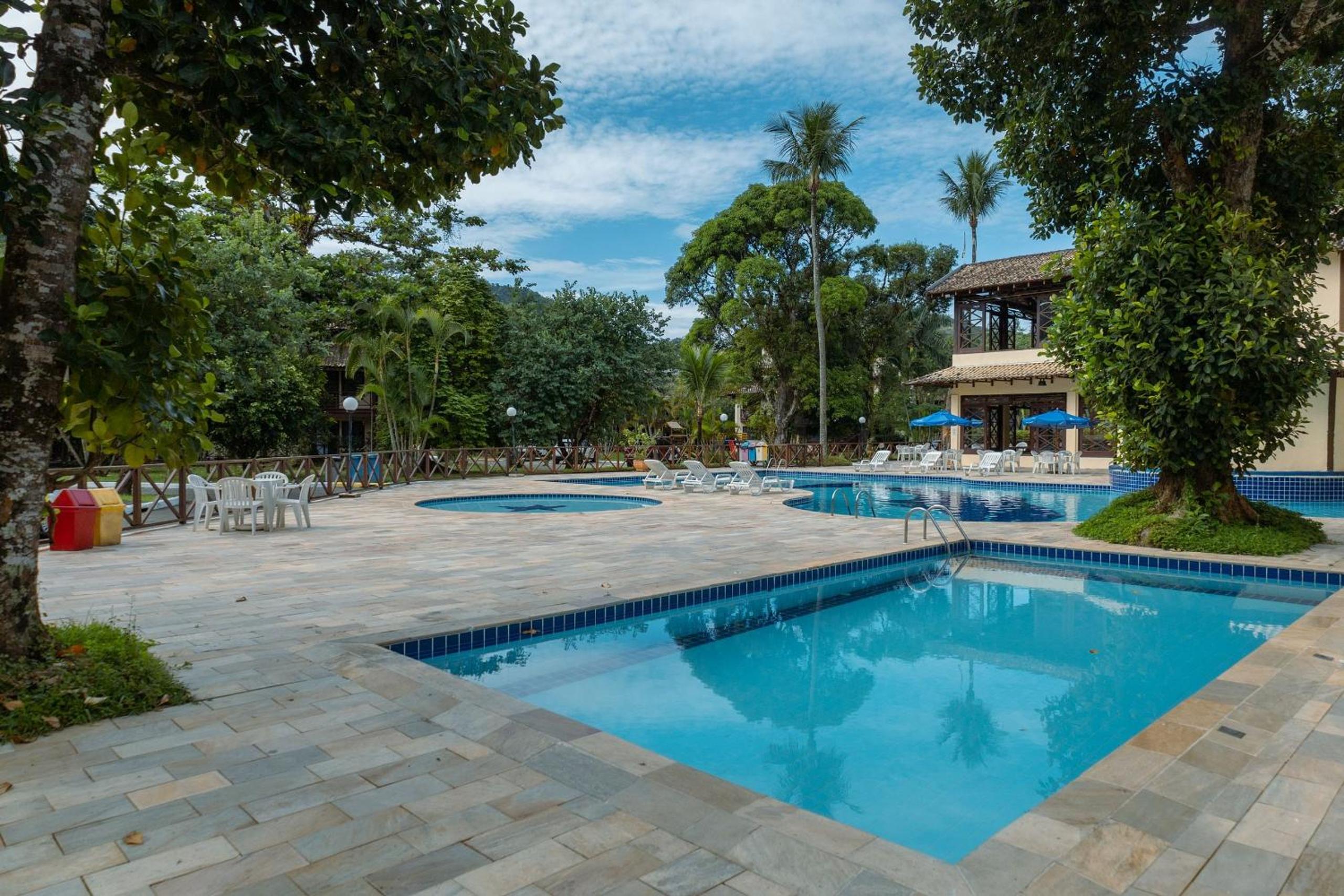Flats de 1 e 2 dorm a 50m da Praia Maresias - Cond Lazer Completo