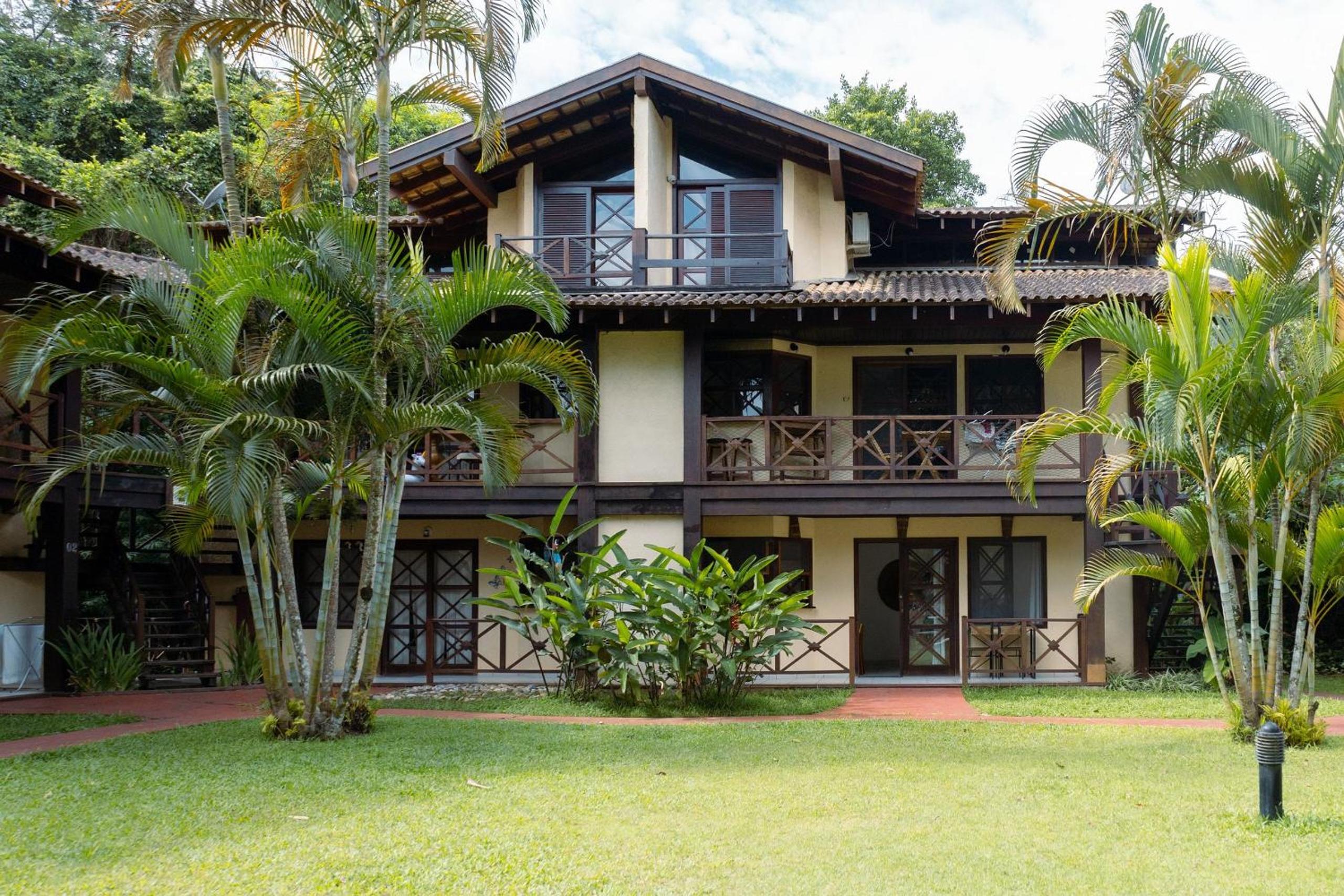 Flats de 1 e 2 dorm a 50m da Praia Maresias - Cond Lazer Completo
