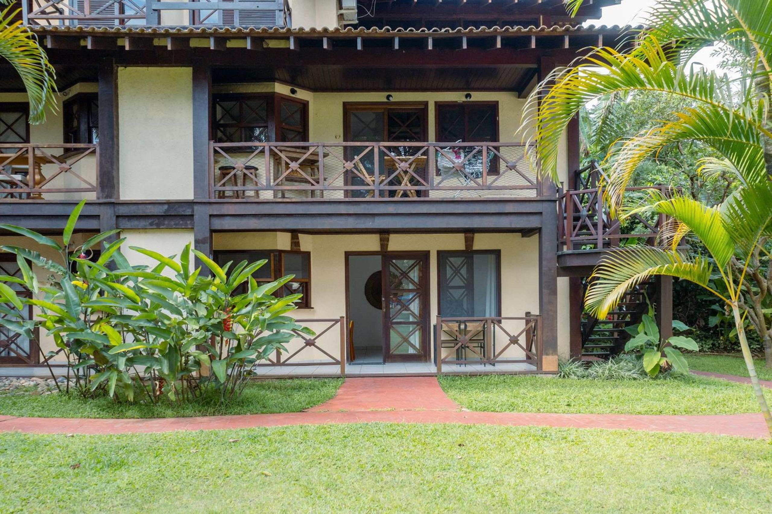 Flats de 1 e 2 dorm a 50m da Praia Maresias - Cond Lazer Completo