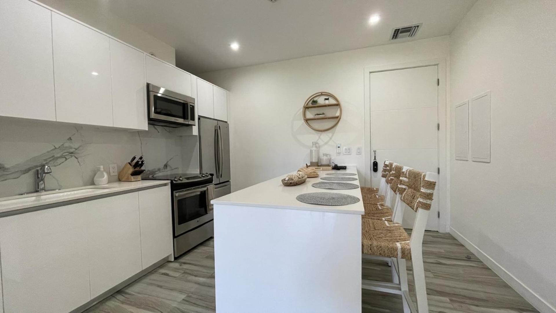 The Cove - Location is everything! - Luxurious - Free parking