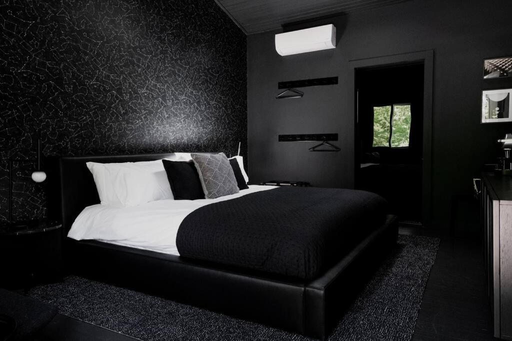 The Norsdale plus CMYK Motel on 10 acres in Phoenicia view 5