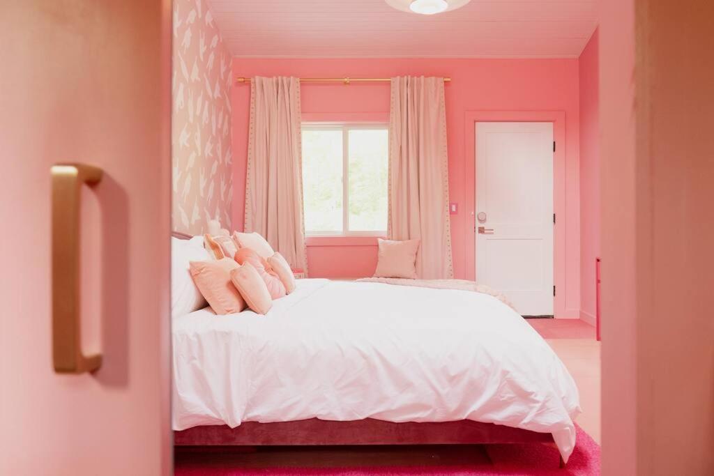 The Norsdale plus CMYK Motel on 10 acres in Phoenicia view 4