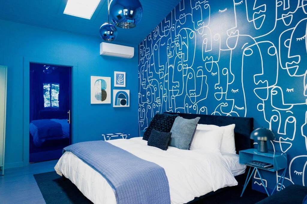 The Norsdale plus CMYK Motel on 10 acres in Phoenicia view 3