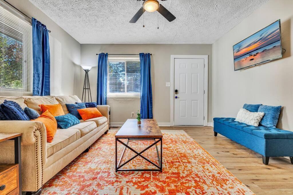 Beautiful House Mins Away From the Airport view 3
