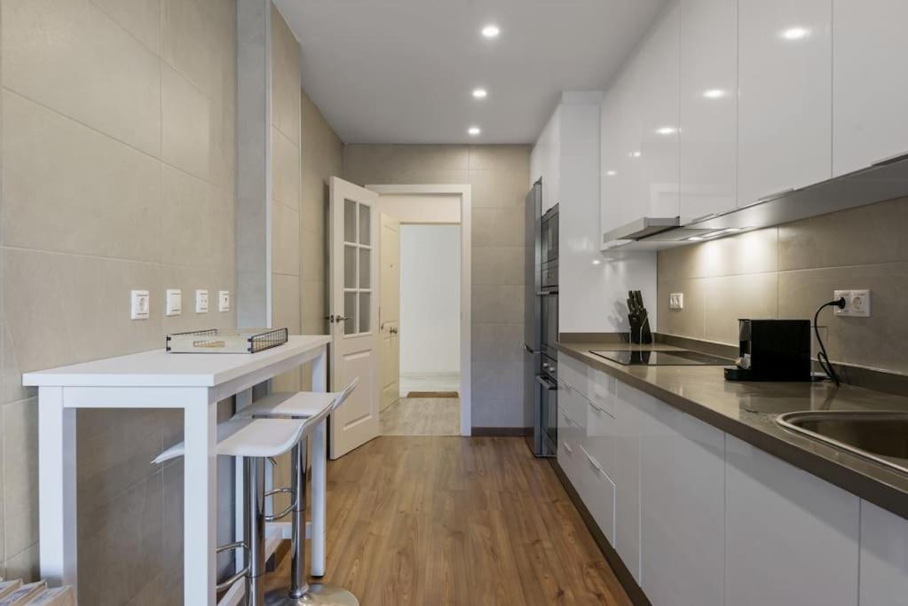 Charming 3Br Apartment 3 min. away from the Beach view 3