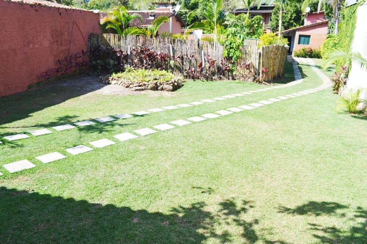 Casa com piscina a 100 m de Camburizinho