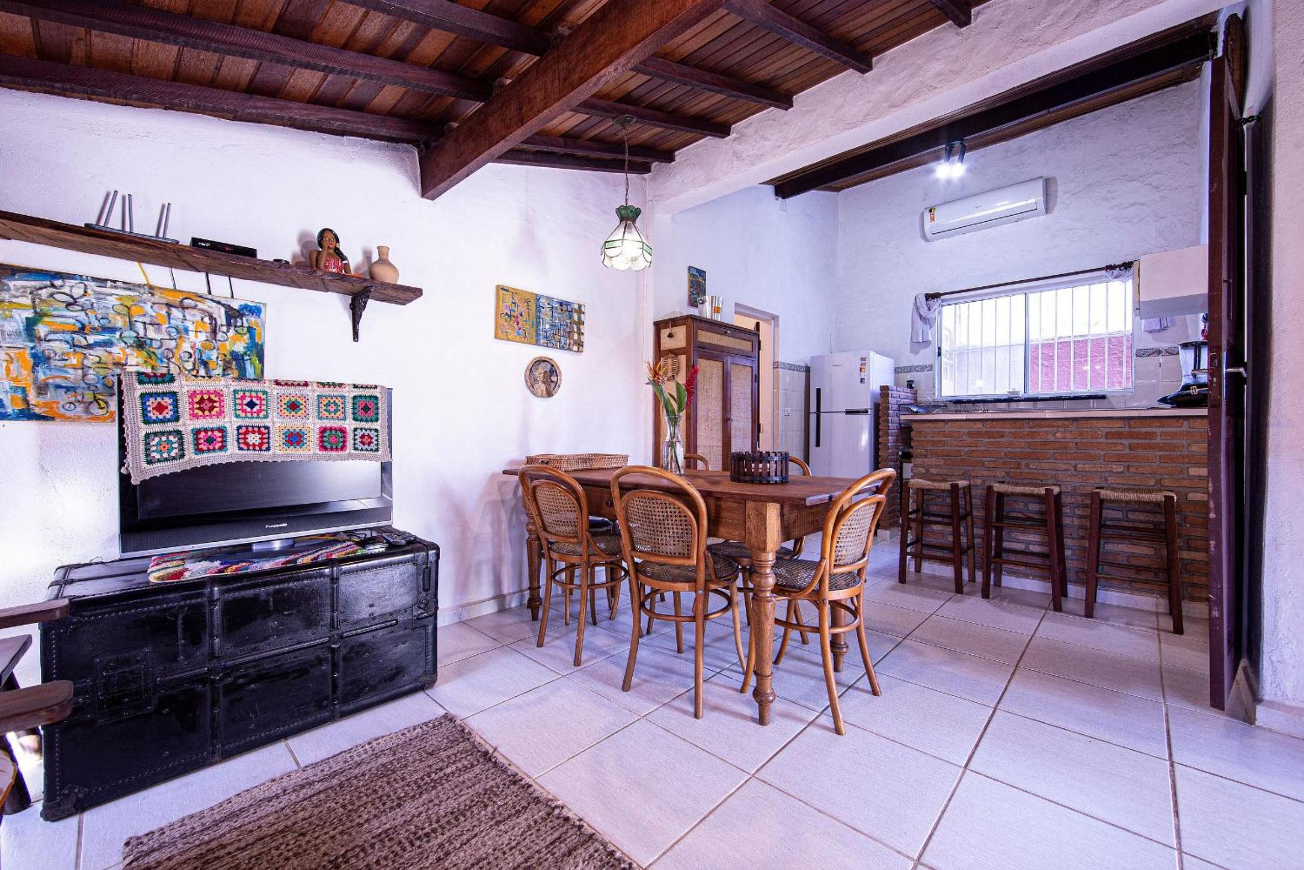 Casa com piscina a 100 m de Camburizinho