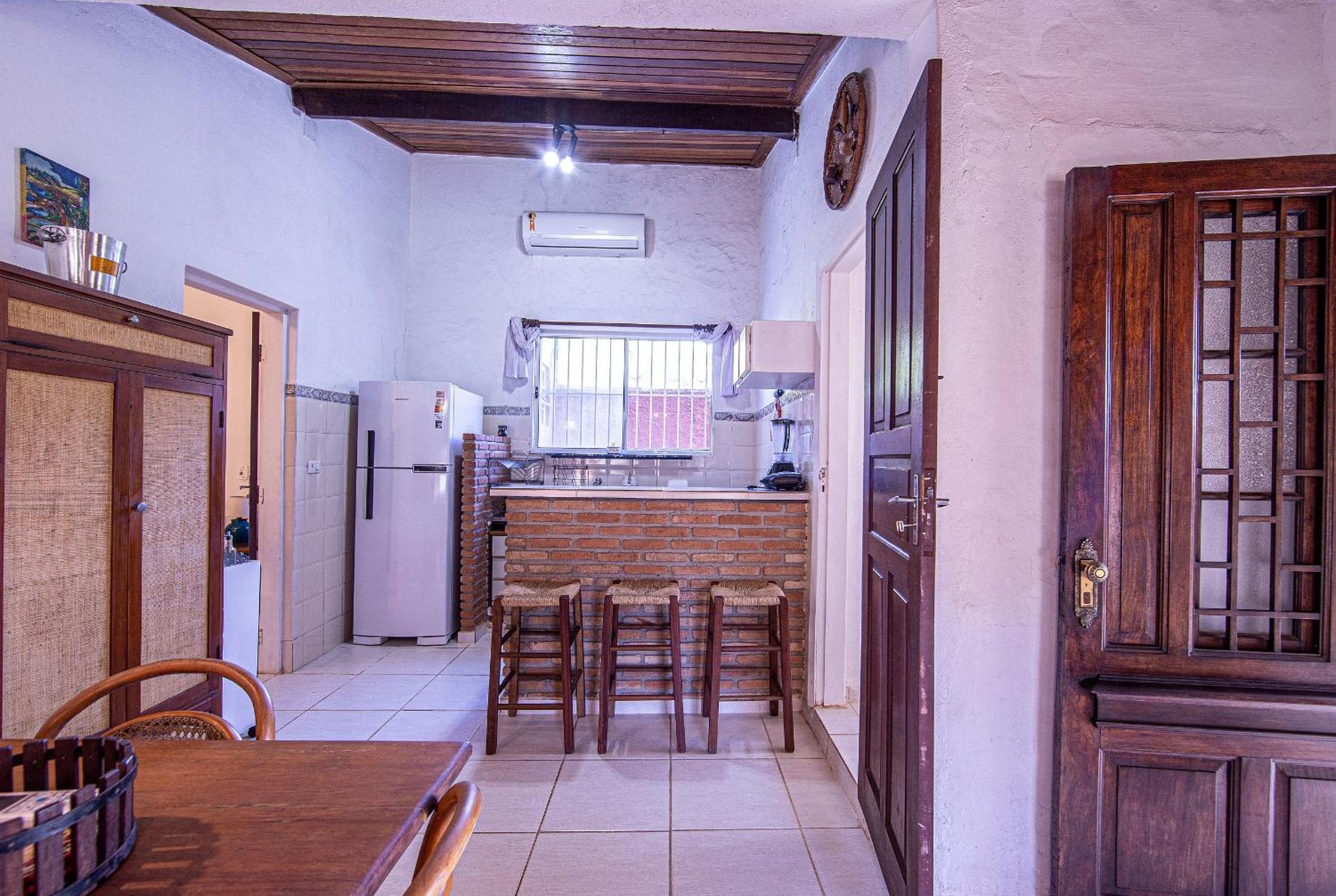 Casa com piscina a 100 m de Camburizinho