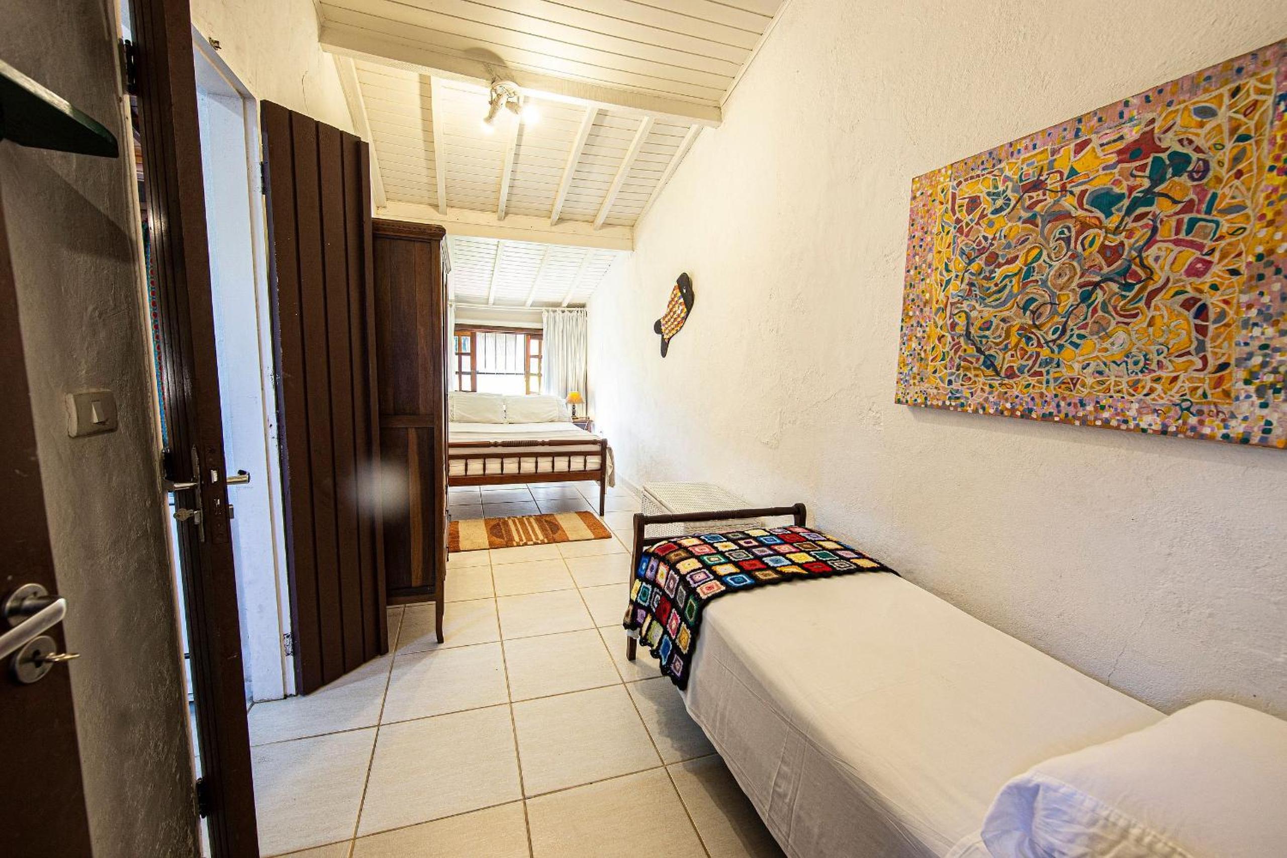 Casa com piscina a 100 m de Camburizinho