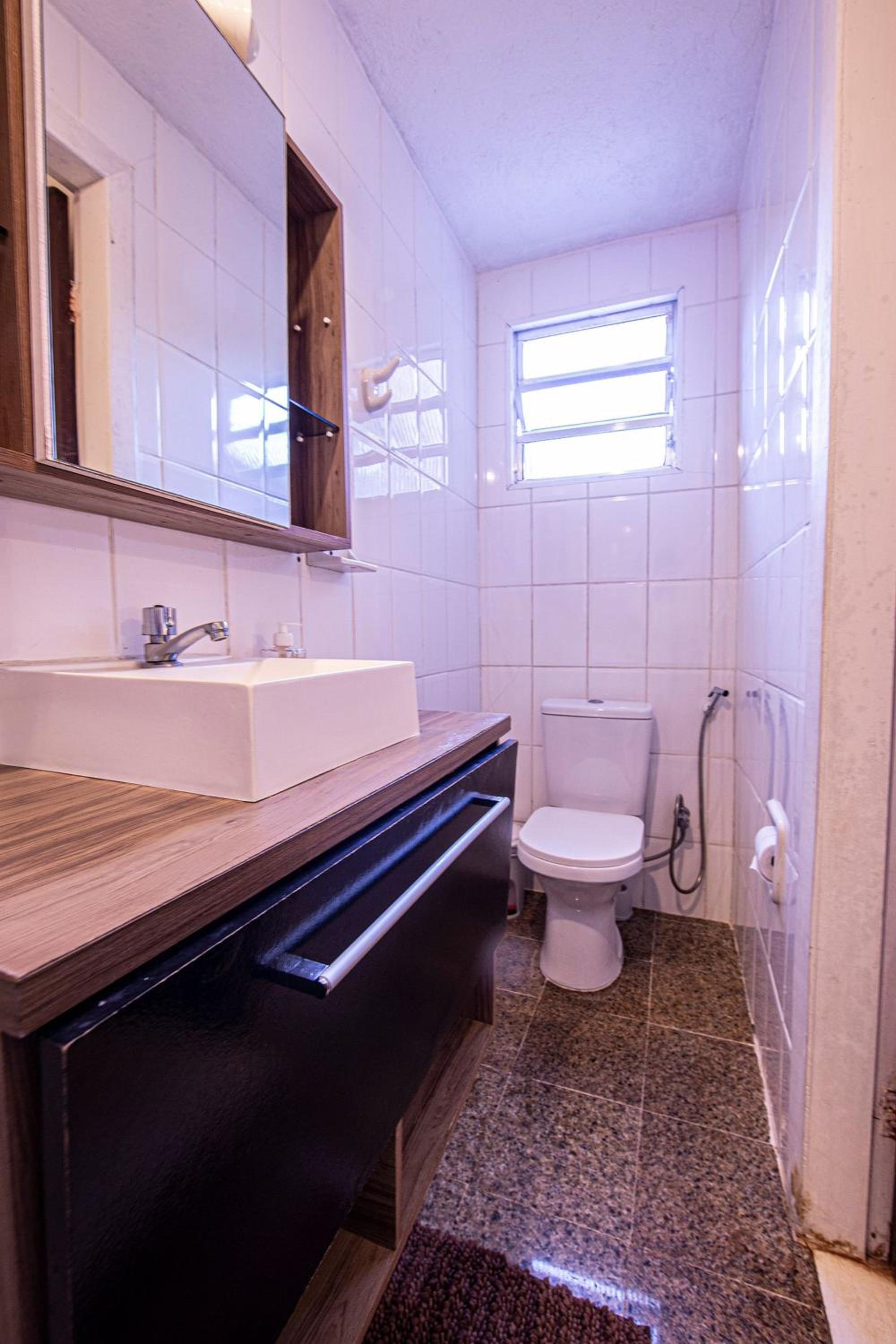 Casa com piscina a 100 m de Camburizinho