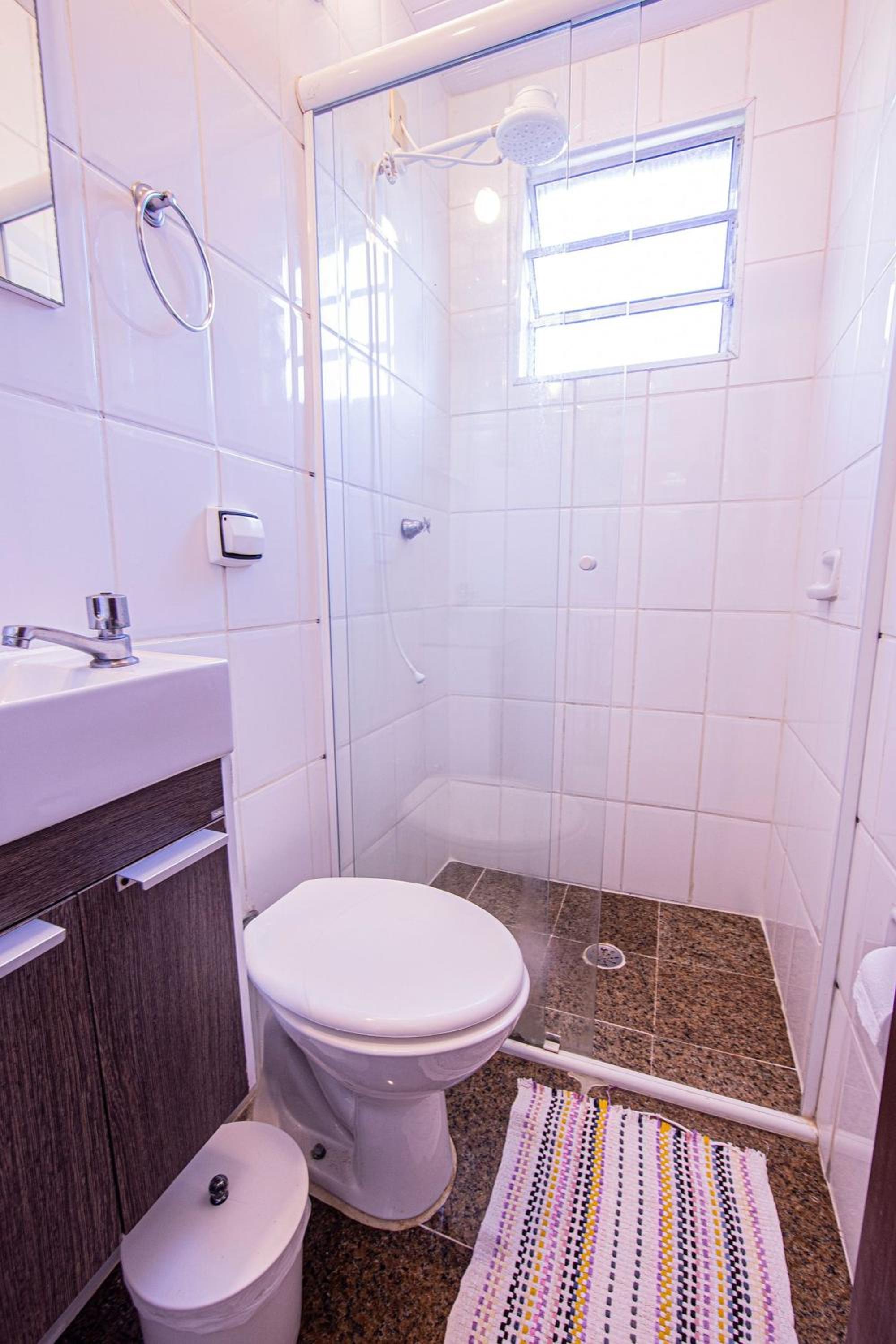 Casa com piscina a 100 m de Camburizinho
