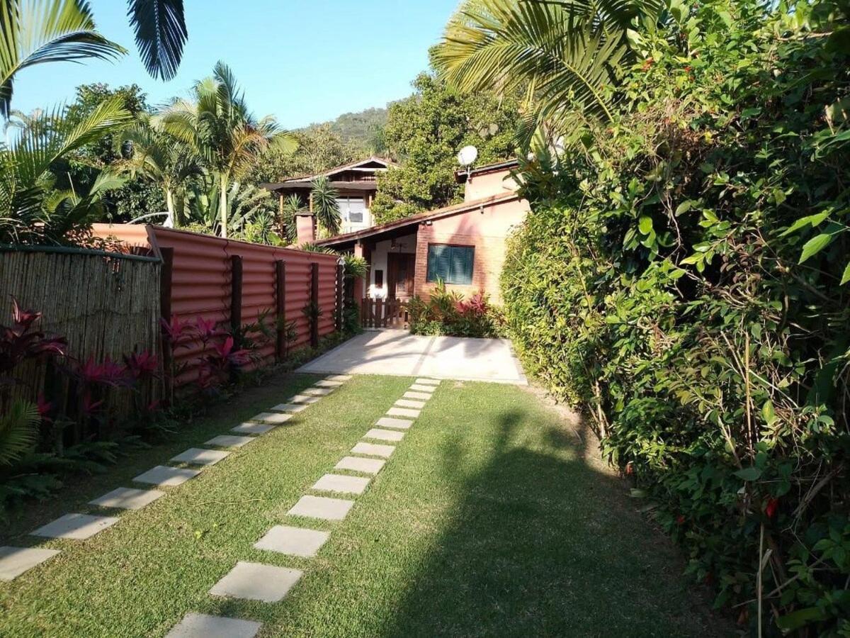 Casa com piscina a 100 m de Camburizinho