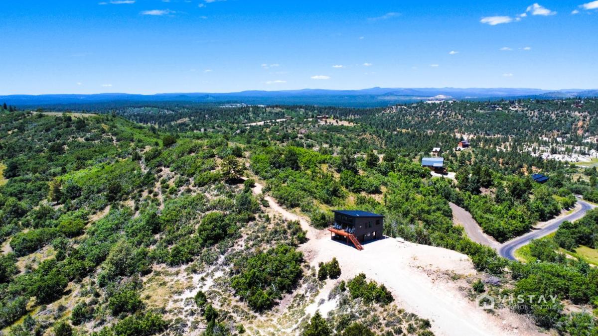 Bryce View Cabin - New Cabin With Amazing Views! view 3