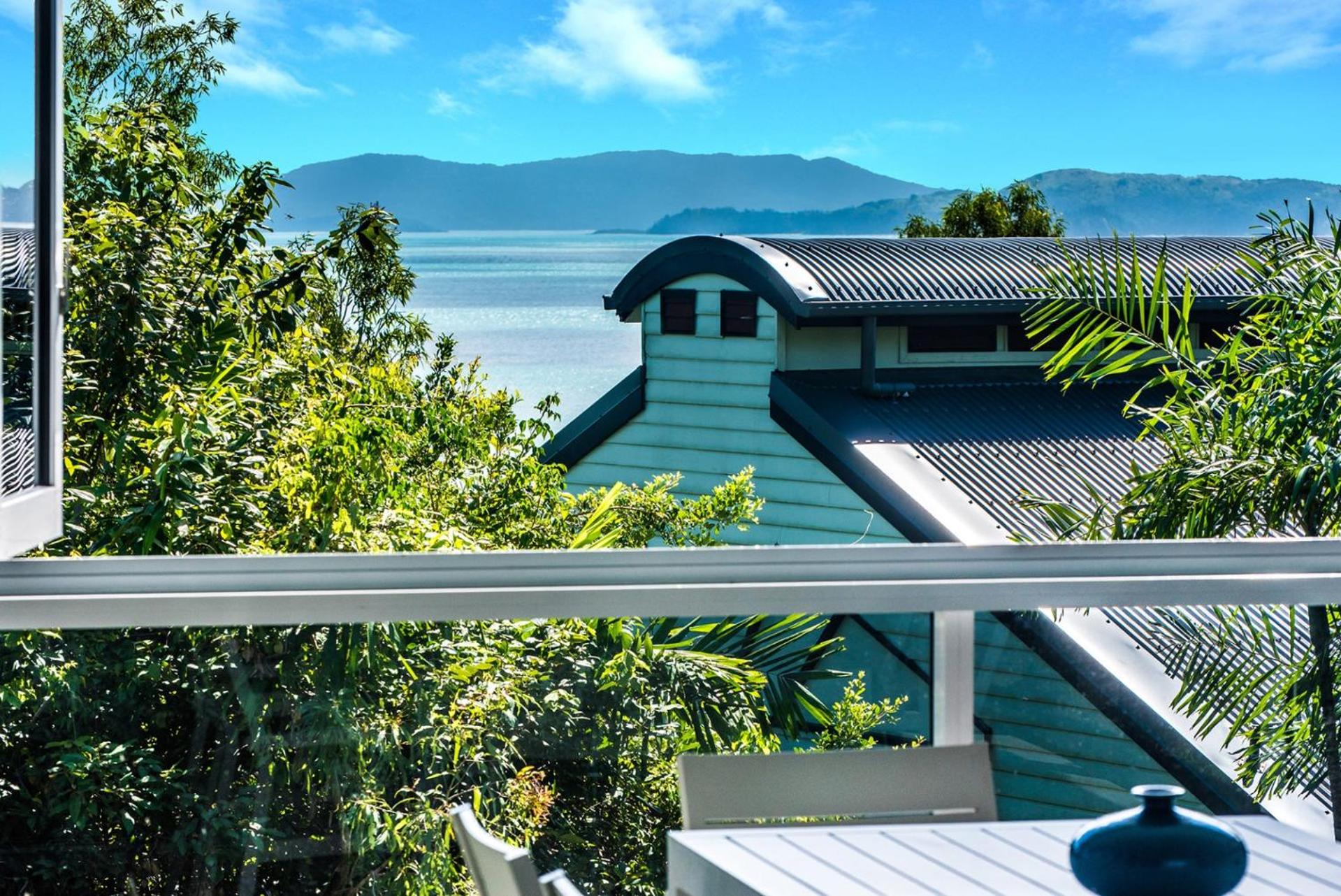 Oasis 1, 2 Bedroom, 1 Bathroom Apartment with Buggy!
