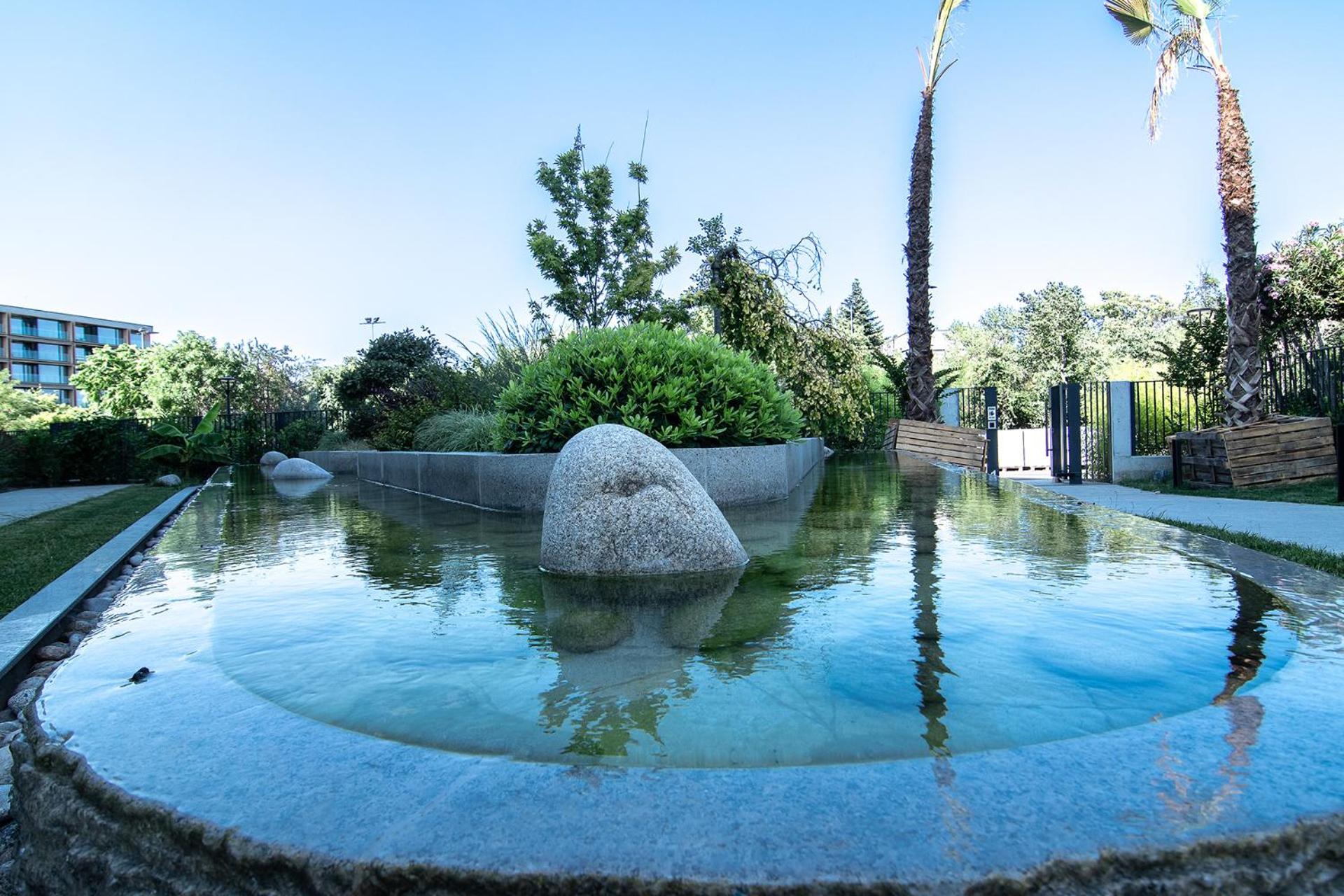 Sea flats with pool in Azur Residence