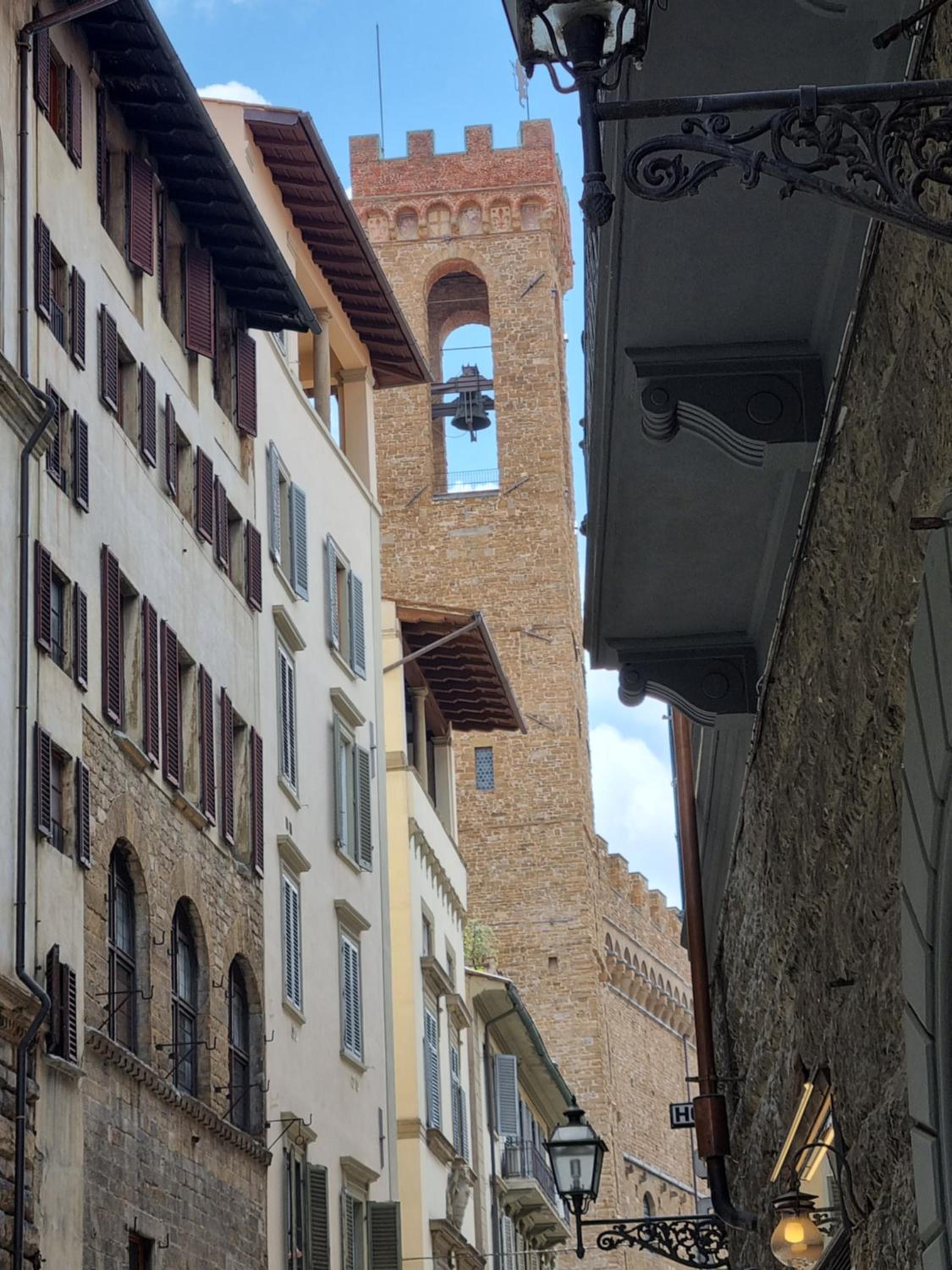 LA SEDE DELL'ARTE Monolocale Studio e Camere in Torre Medievale vicino a Duomo e Piazza Signoria