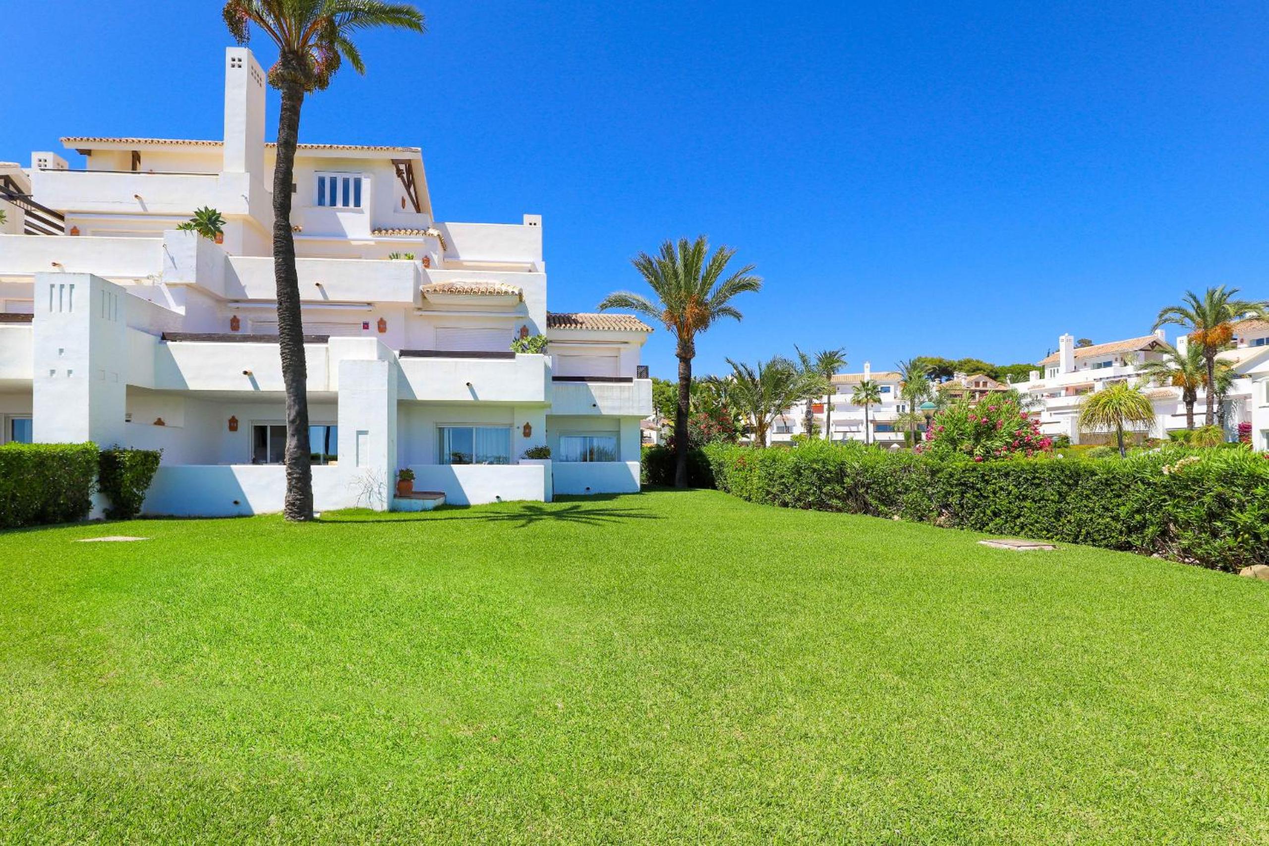 Frontline beach ground floor apartment - Los Monteros Palm Beach
