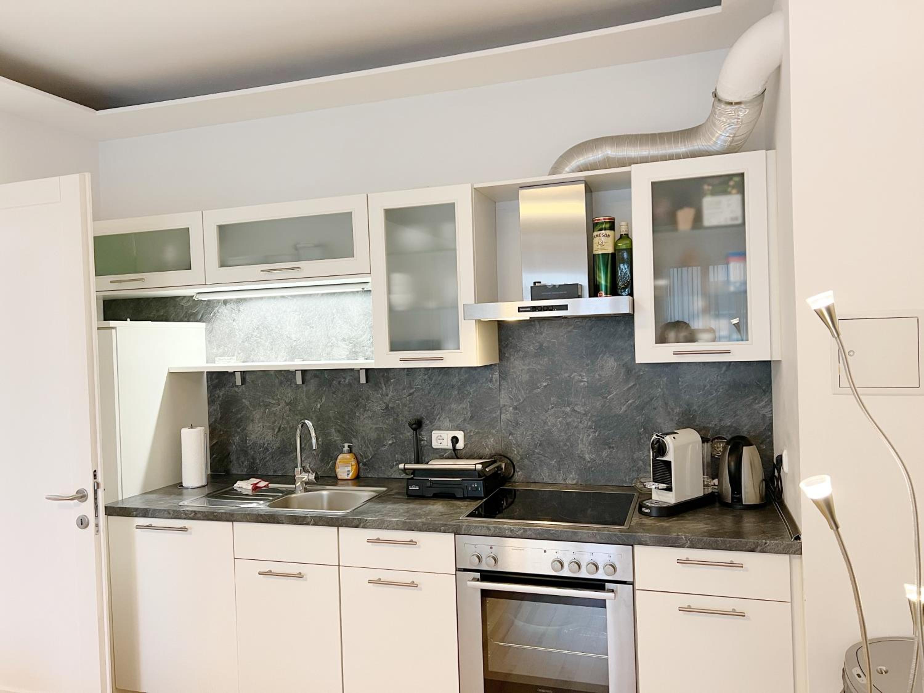 Prime Location Comfort Apartment with Balcony