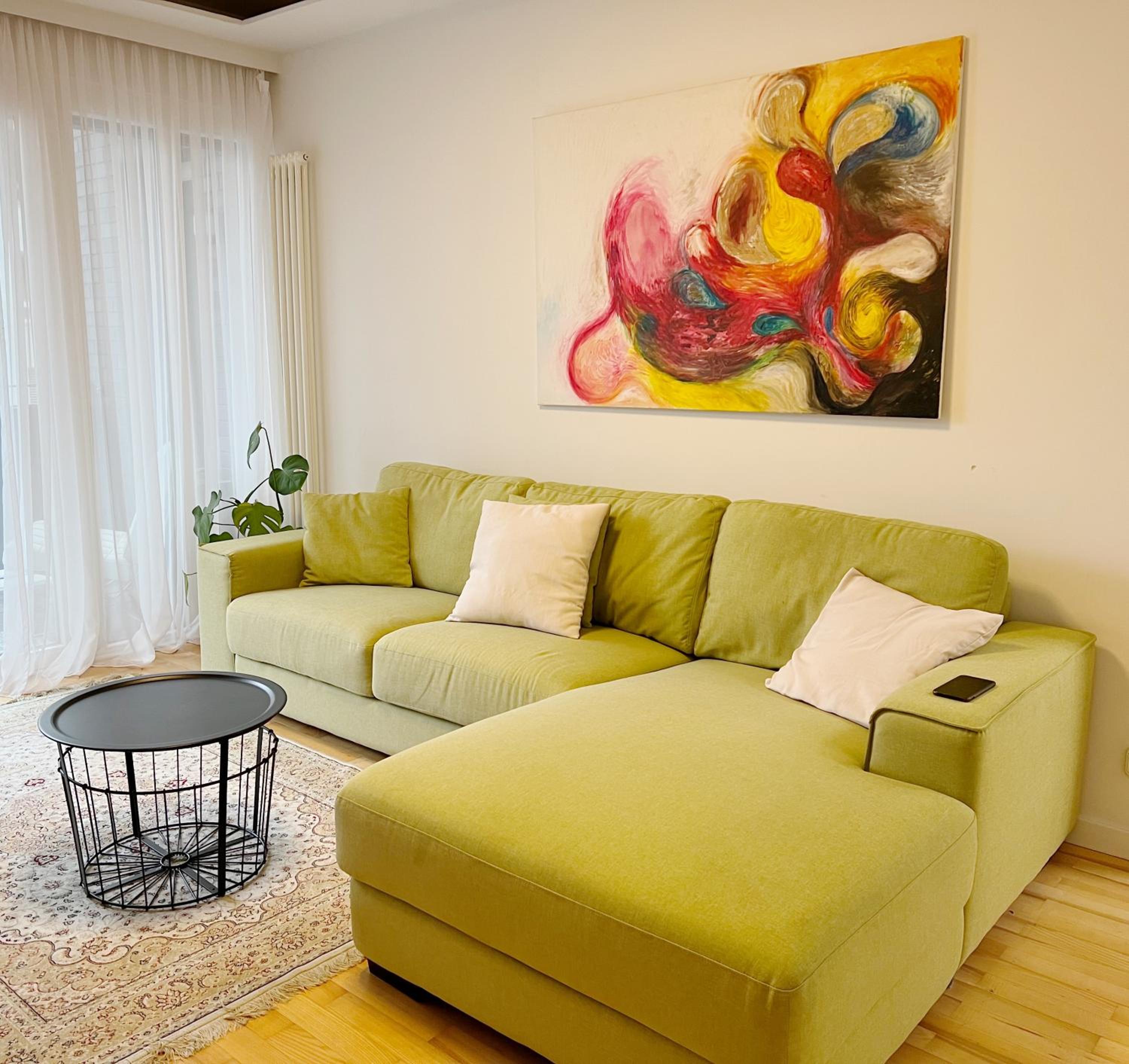 Prime Location Comfort Apartment with Balcony