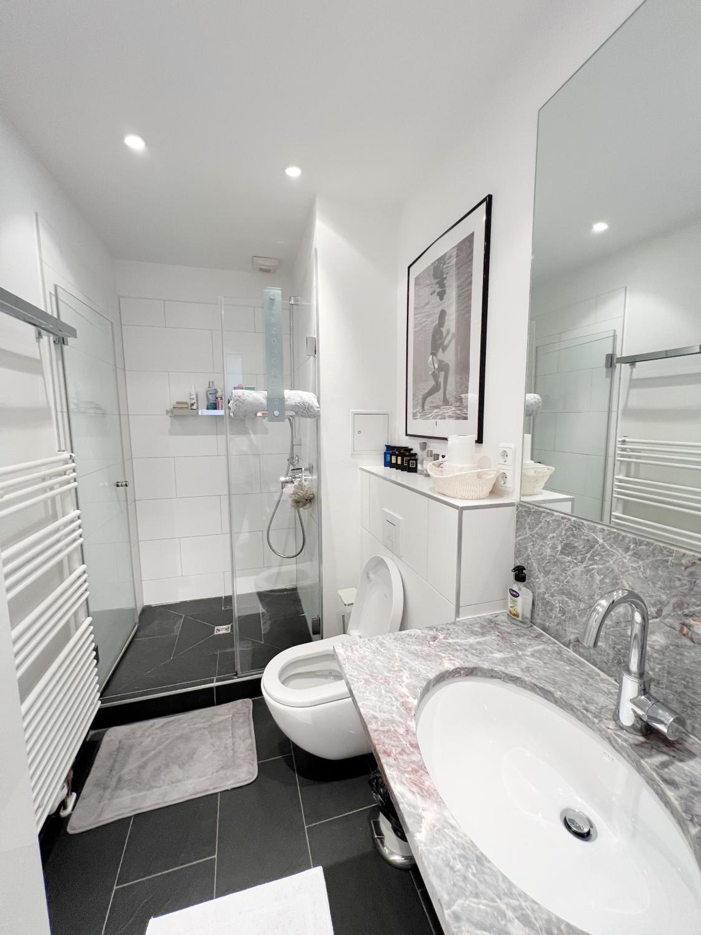 Prime Location Comfort Apartment with Balcony