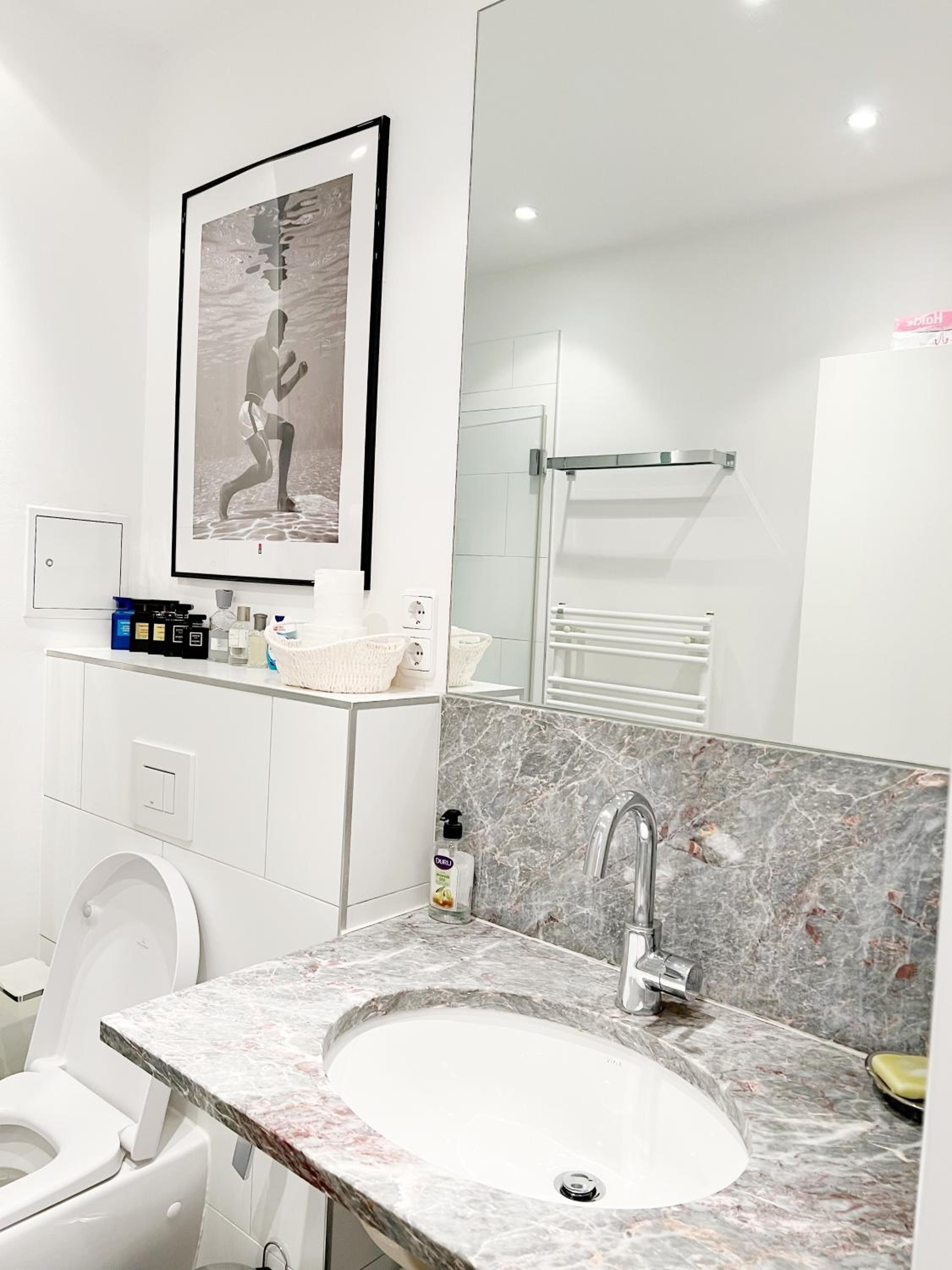 Prime Location Comfort Apartment with Balcony
