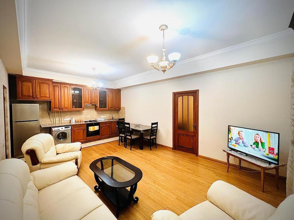 City Center, Comfortable and Sunny 2 Bedroom Nearby Republic Square