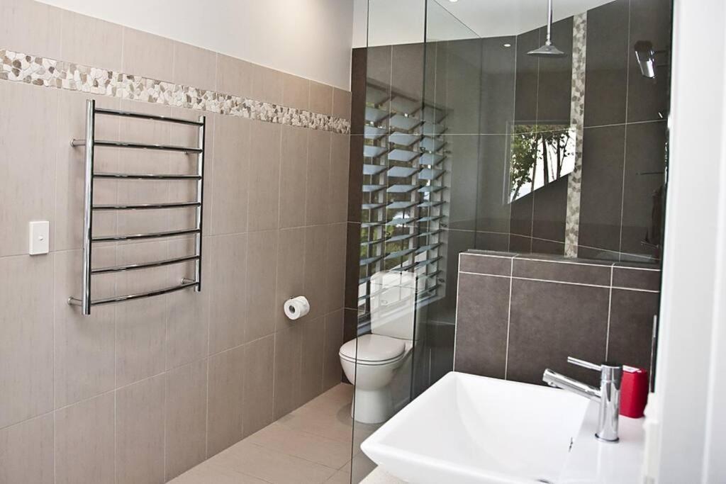 2/24 Donkin - Luxury - Absolute Beachfront