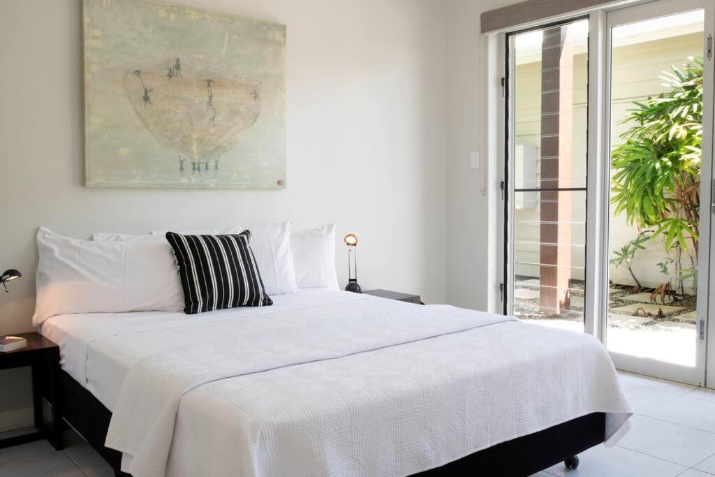 2/24 Donkin - Luxury - Absolute Beachfront