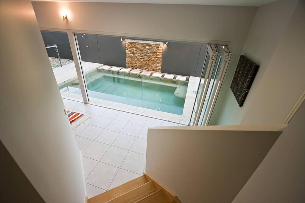 2/24 Donkin - Luxury - Absolute Beachfront
