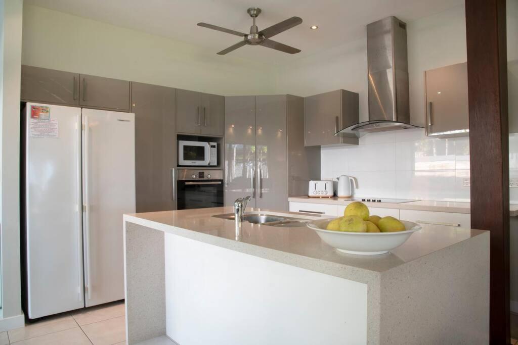 2/24 Donkin - Luxury - Absolute Beachfront