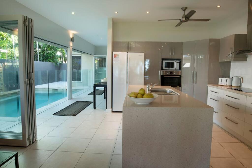 2/24 Donkin - Luxury - Absolute Beachfront