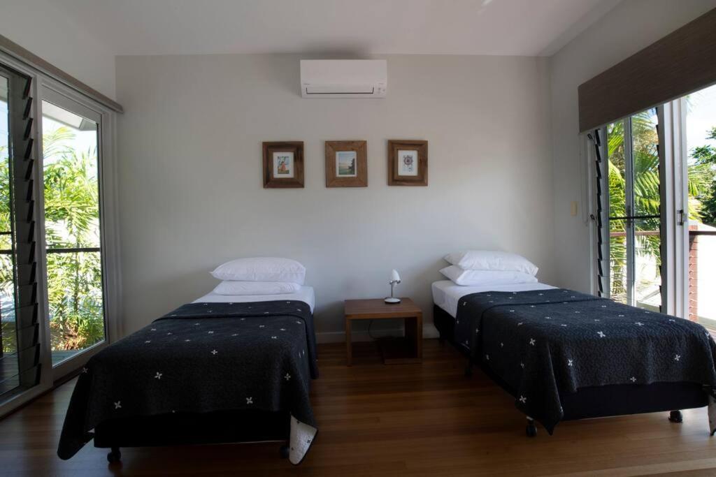 2/24 Donkin - Luxury - Absolute Beachfront