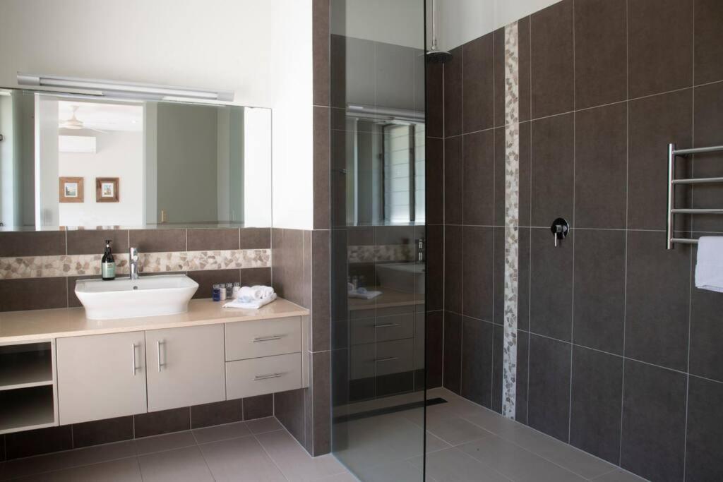 2/24 Donkin - Luxury - Absolute Beachfront