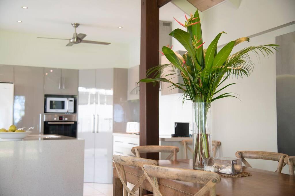 2/24 Donkin - Luxury - Absolute Beachfront