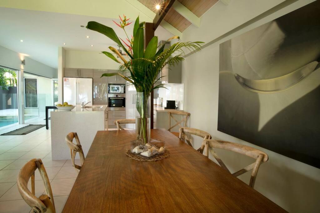2/24 Donkin - Luxury - Absolute Beachfront