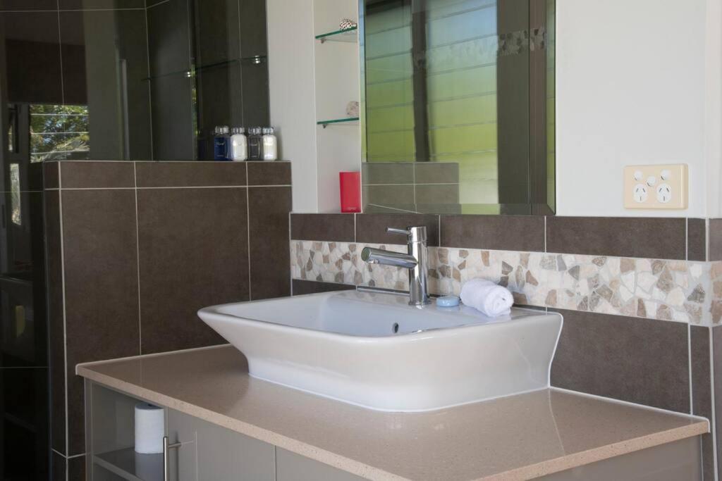 2/24 Donkin - Luxury - Absolute Beachfront