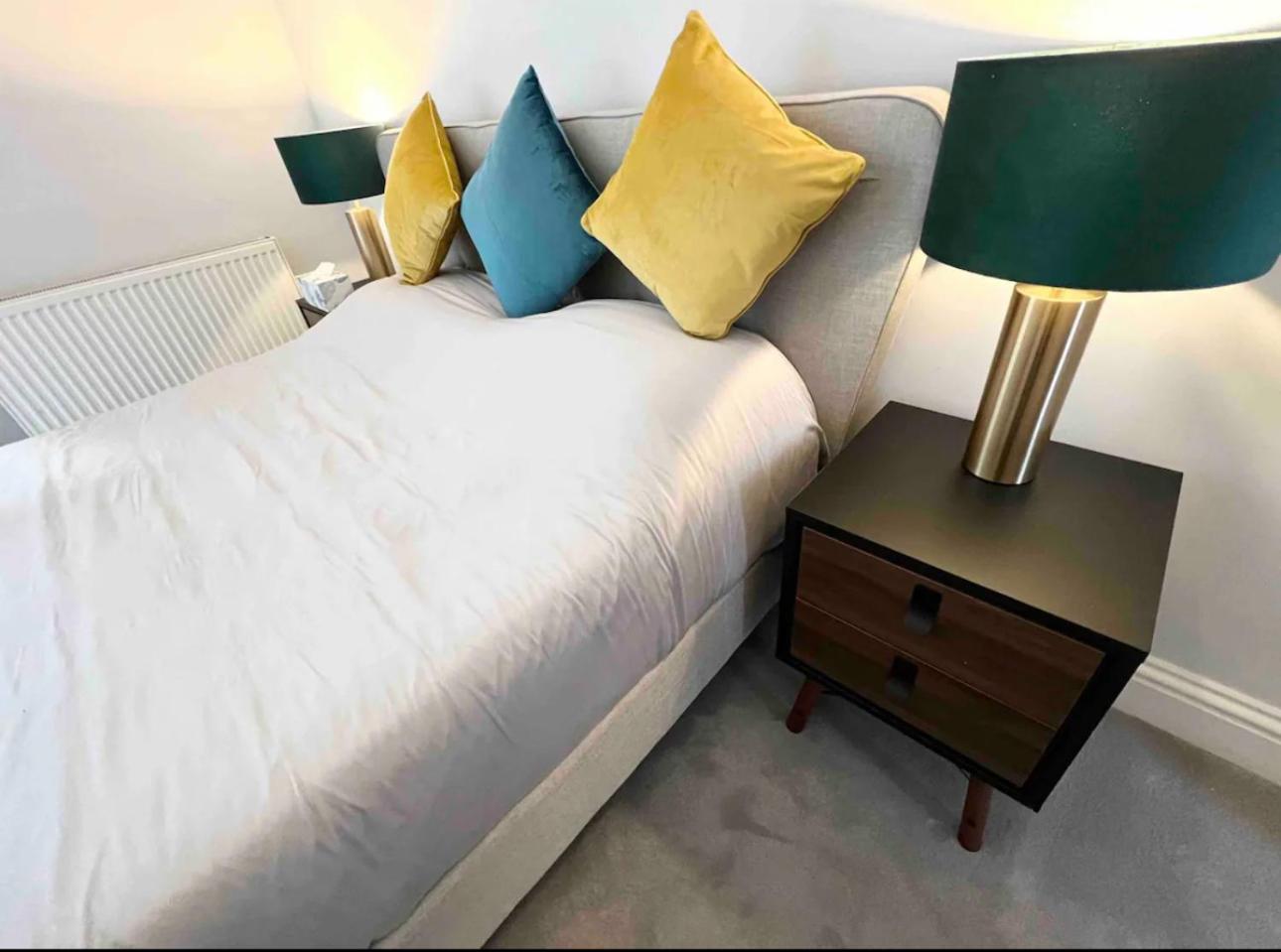 Spacious 2 Bed Apartment In The Heart of Kensington photo 5