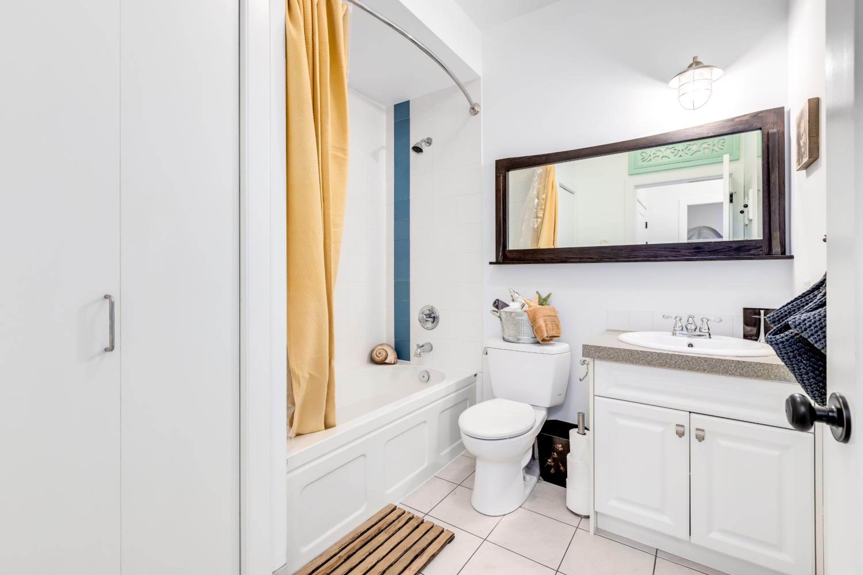 Surrey Vacations - Crescent Beach is a walk away from Casa Altamira! - Property Image 2